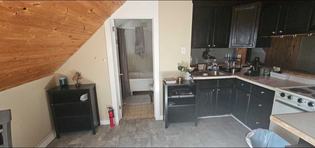 2830 Starr St #B - Photo 7 of 12