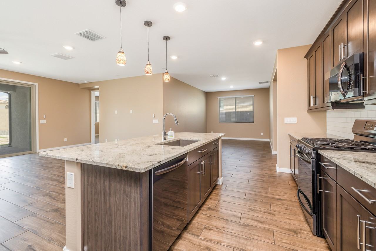 9820 E Tupelo Ave - Photo 5 of 18