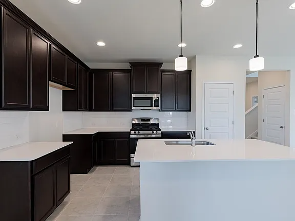 229 Gray Wolf Dr - Photo 2 of 6