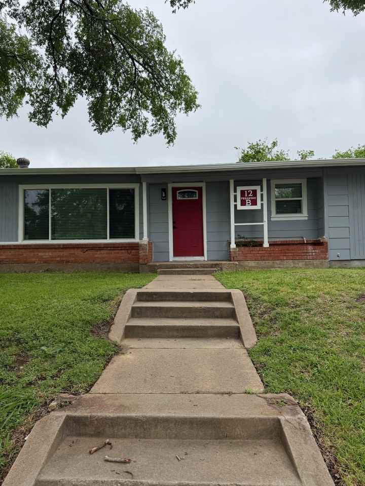 12 Pershing Dr #B