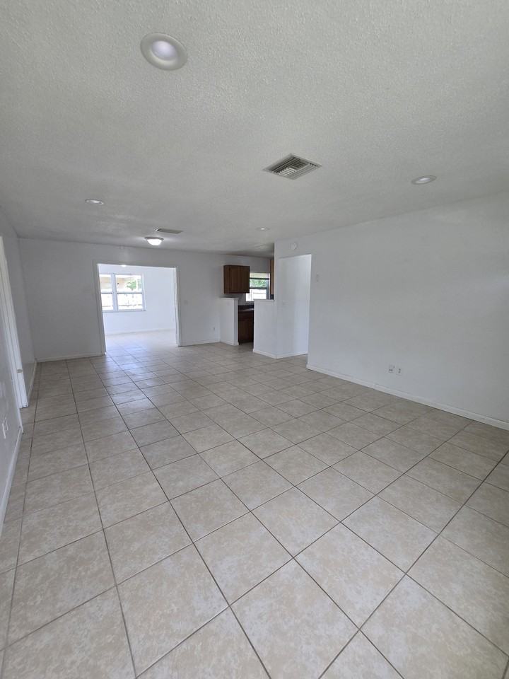 9231 Antrim St - Photo 3 of 18