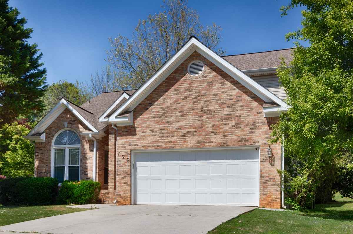 722 Highland Dr - Photo 3 of 40