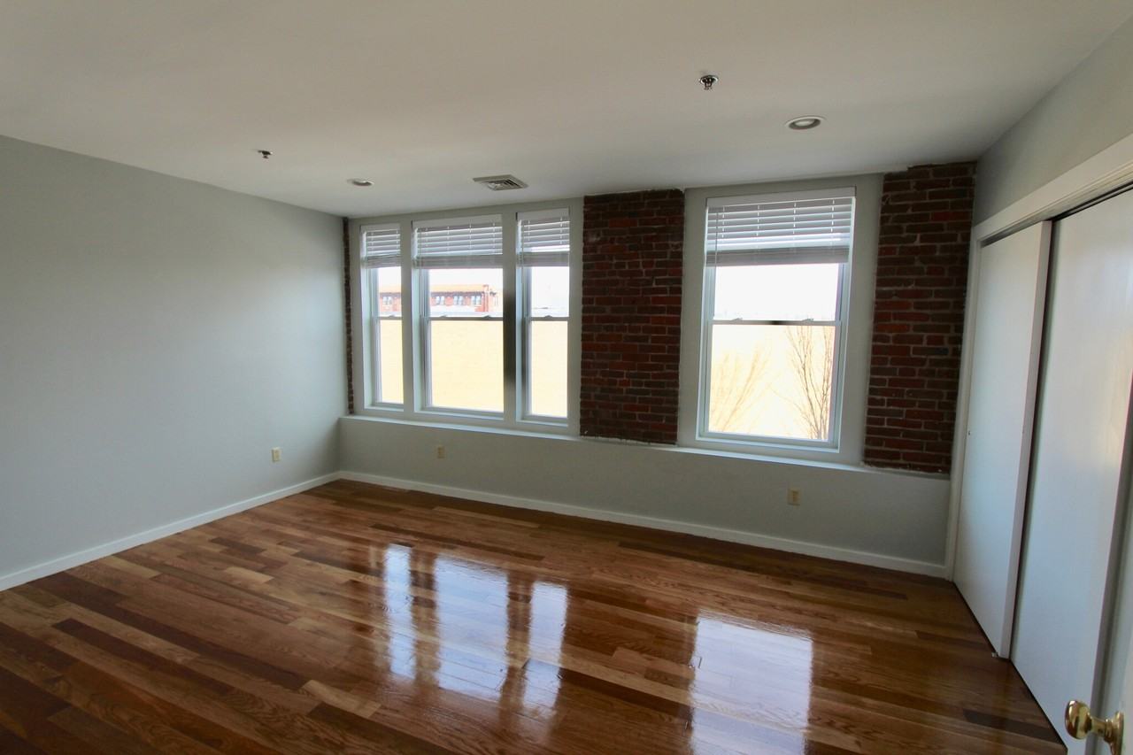 327 Main St #1 - Photo 5 of 8