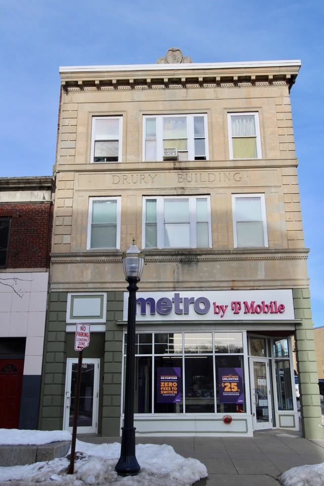 327 Main St #1 - Photo 6 of 8