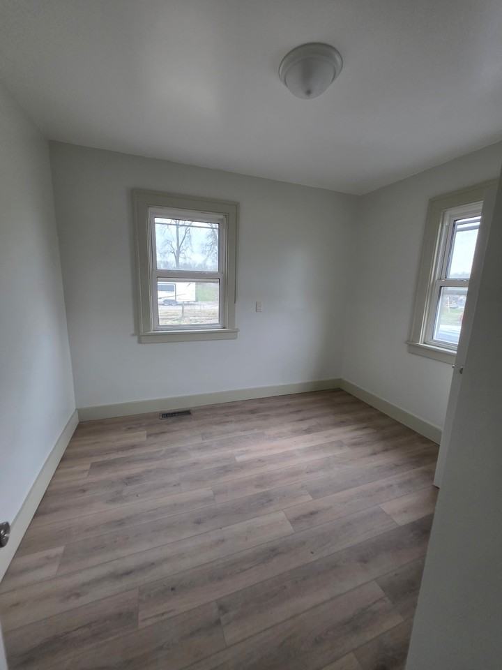 1156 E Losey St - Photo 2 of 5