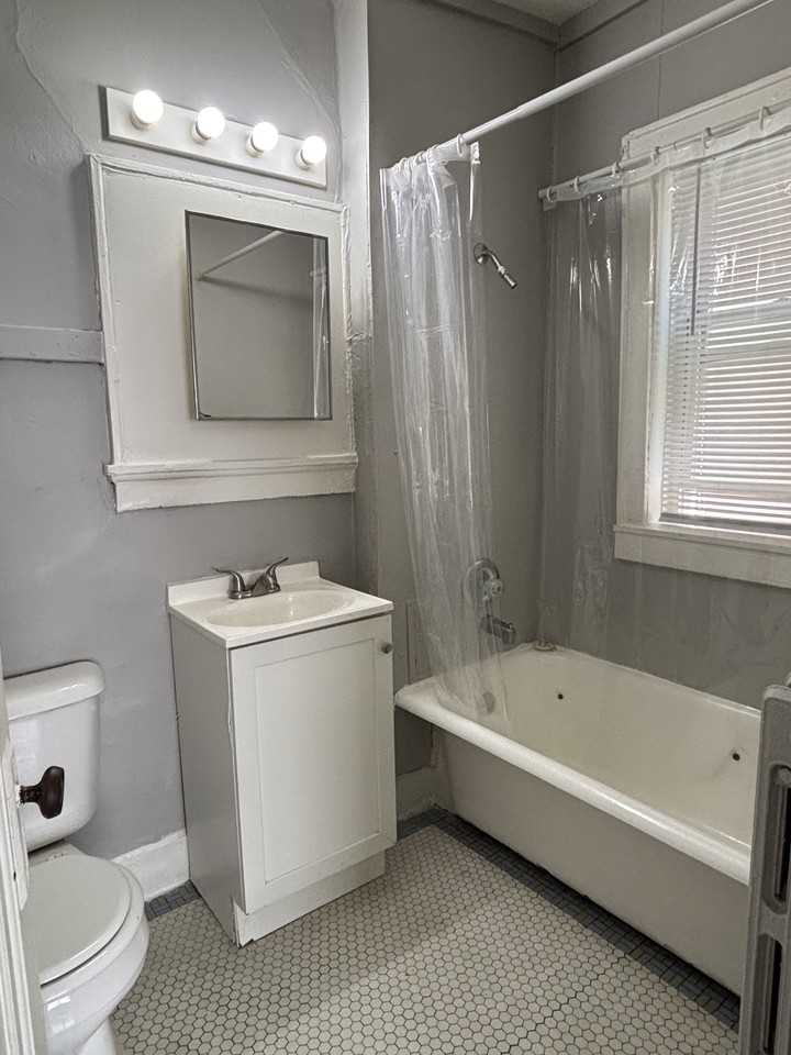 3030 W Pierce St #2 - Photo 4 of 10