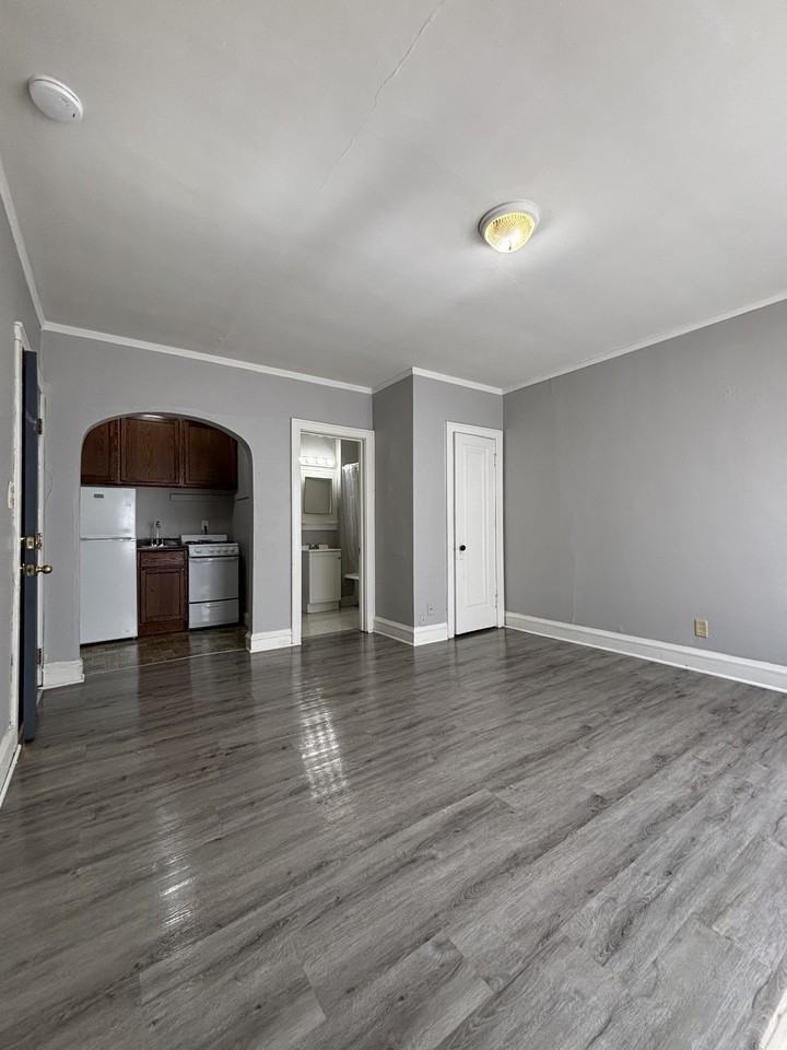 3030 W Pierce St #2 - Photo 5 of 10