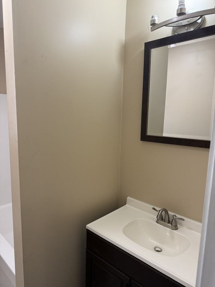 1831 Moore Ave - Photo 6 of 12