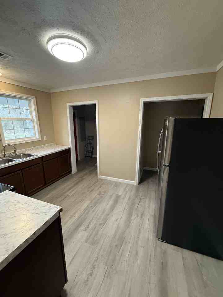 1831 Moore Ave - Photo 7 of 12