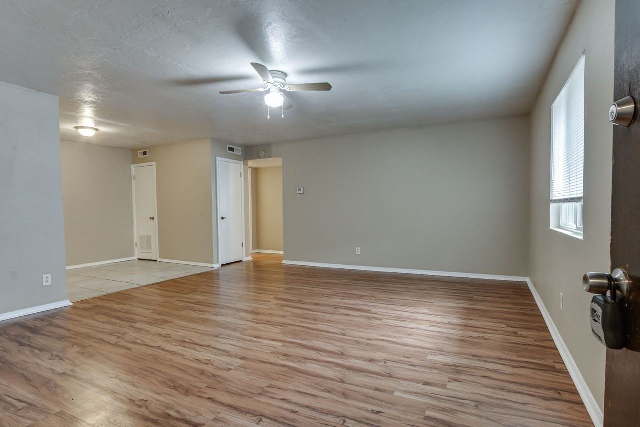 6026 Nw Expressway #C - Photo 5 of 31