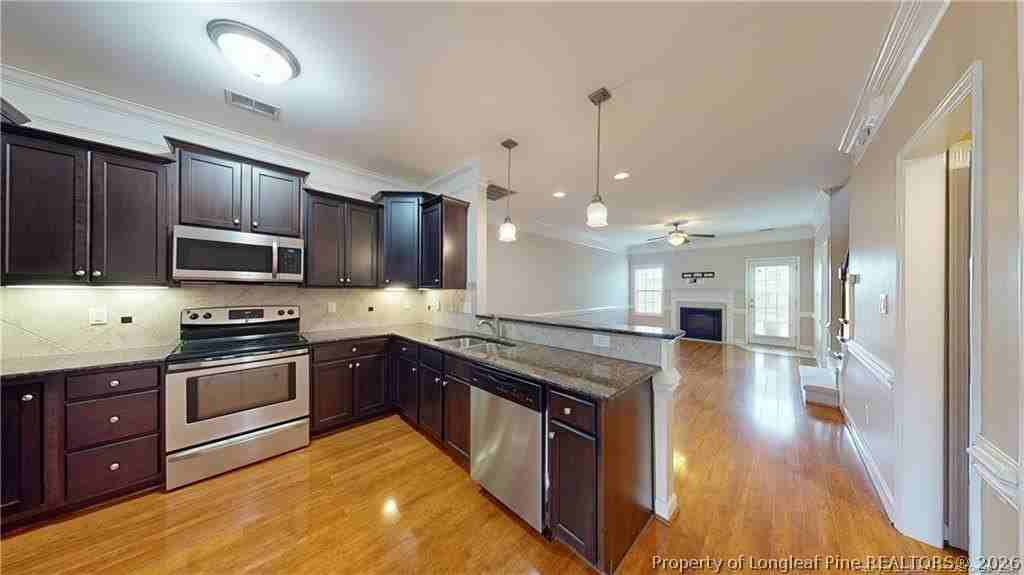 1319 Braybrooke Pl - Photo 4 of 31