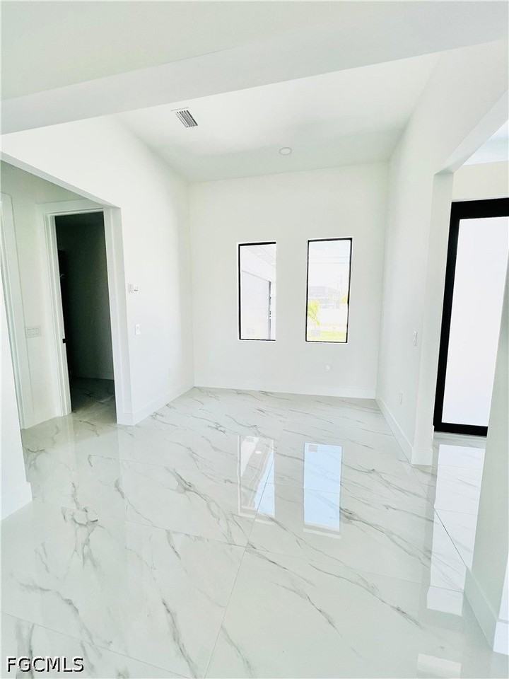 1422 Ne 20th St - Photo 2 of 24