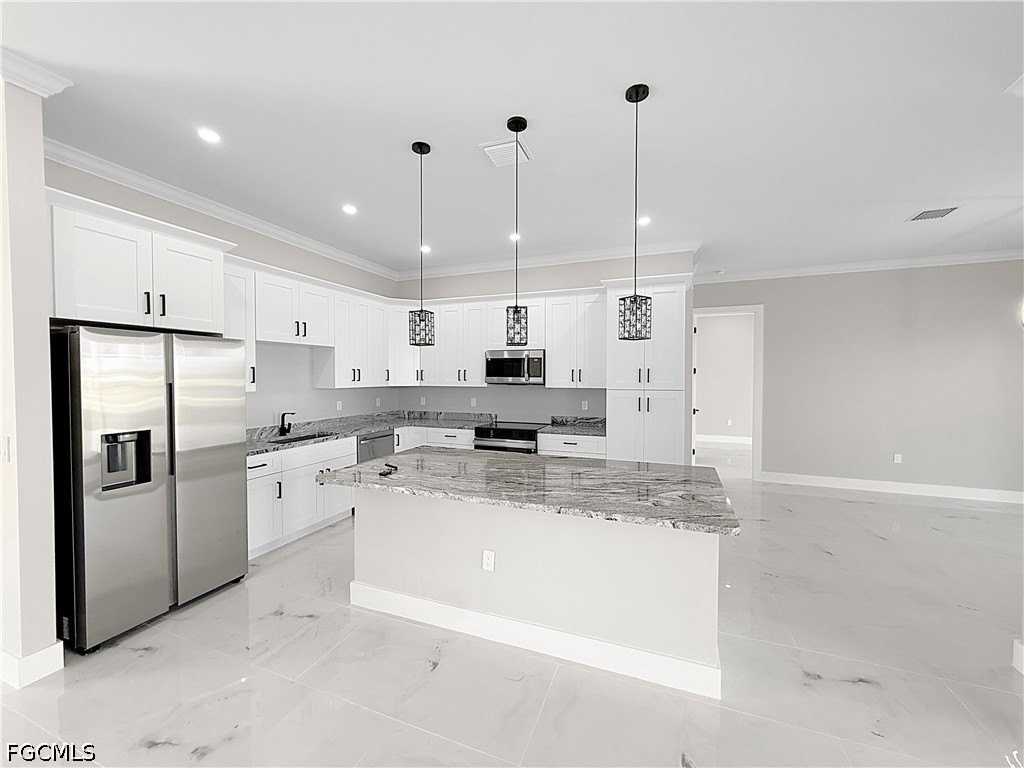 303 Nw 26th Ave - Photo 7 of 21