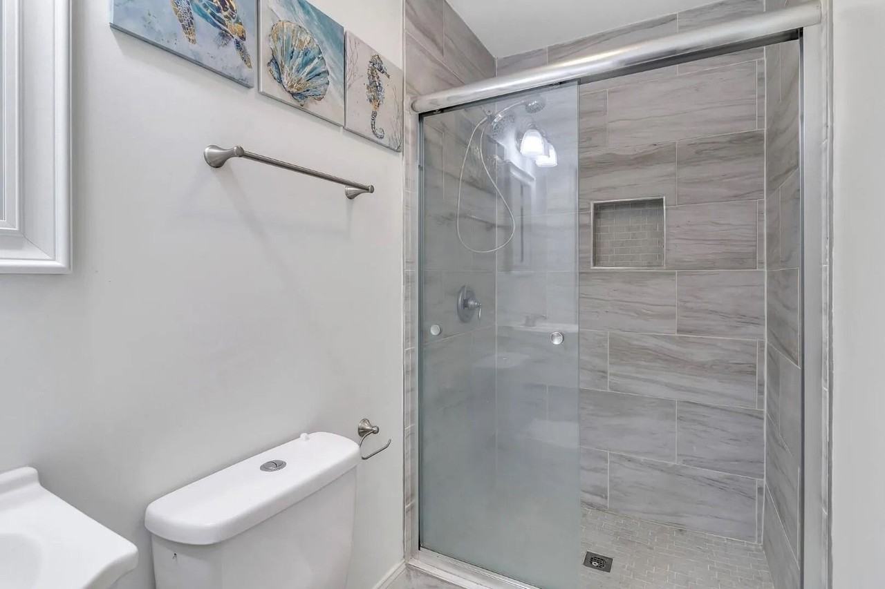 2808 Martha Dr - Photo 3 of 36
