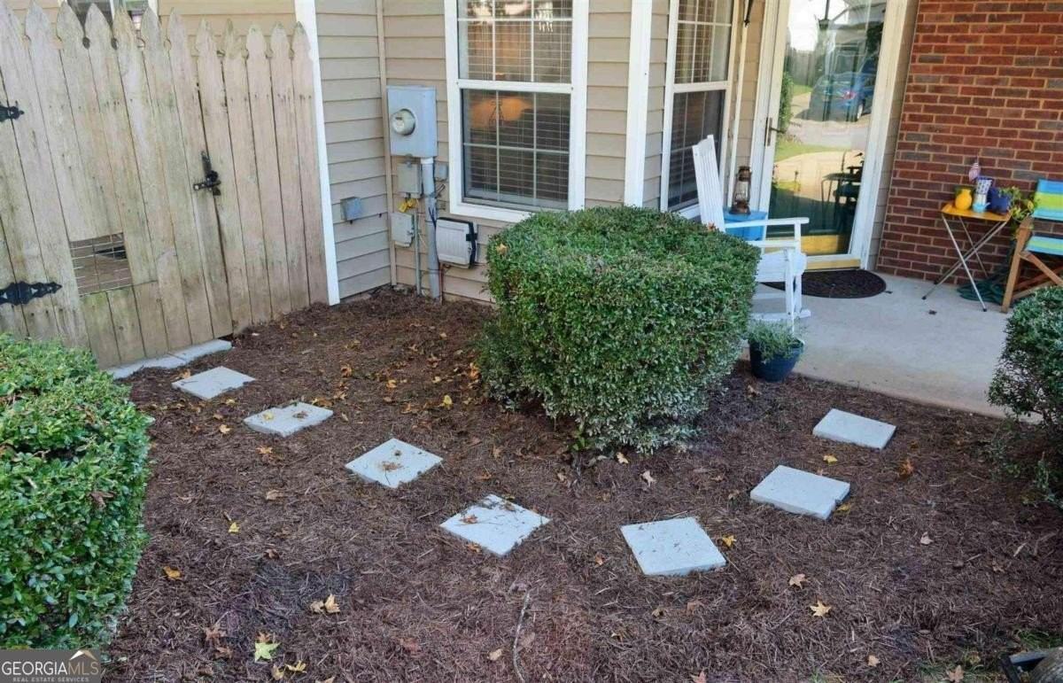 2741 Saint Charles Ln Nw - Photo 3 of 27