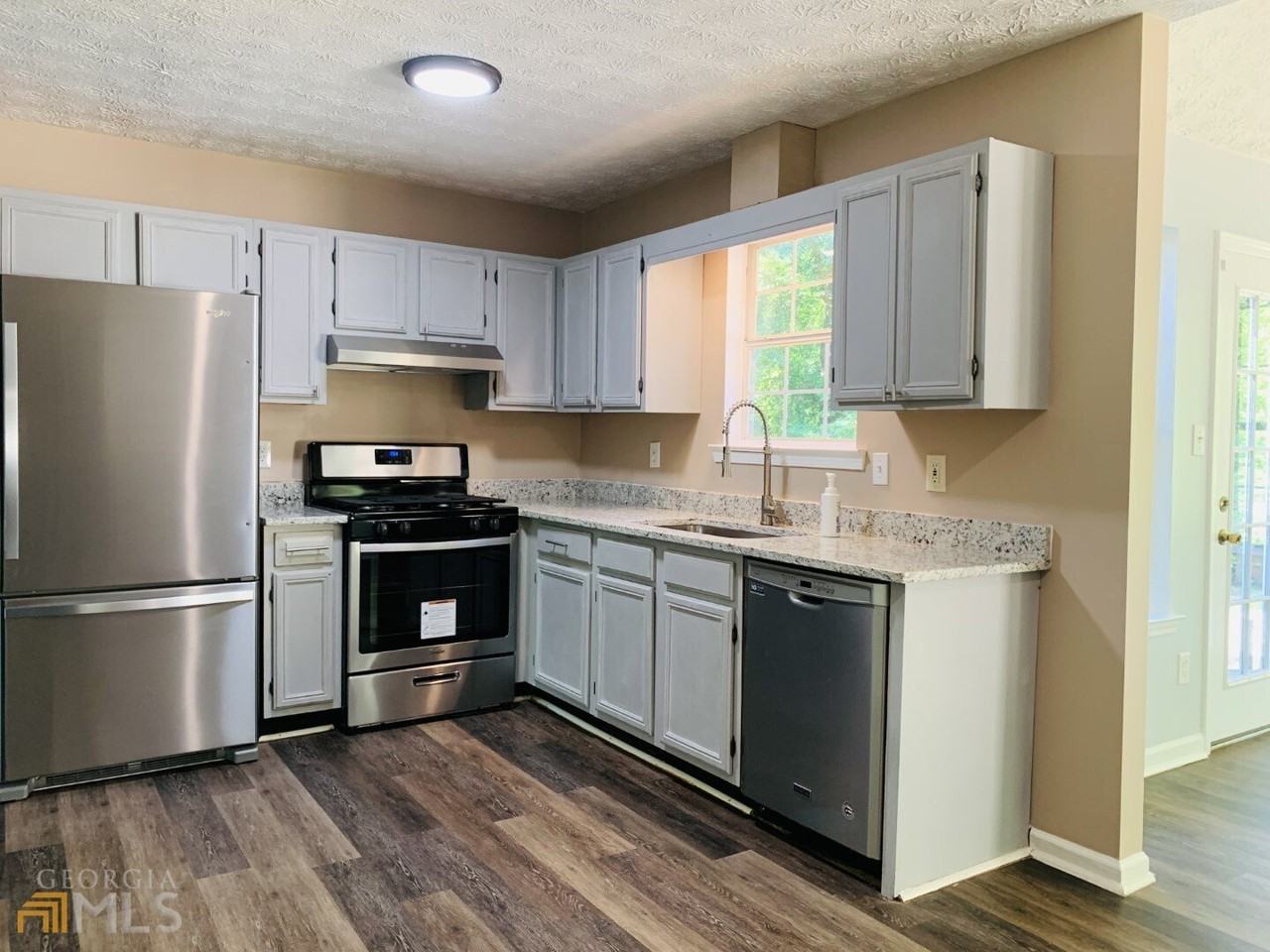 30 Standing Rock Rd - Photo 3 of 32