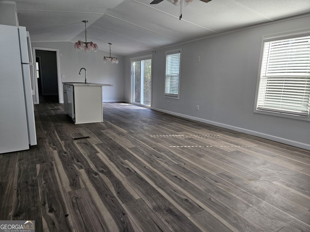 150 Back St - Photo 2 of 17