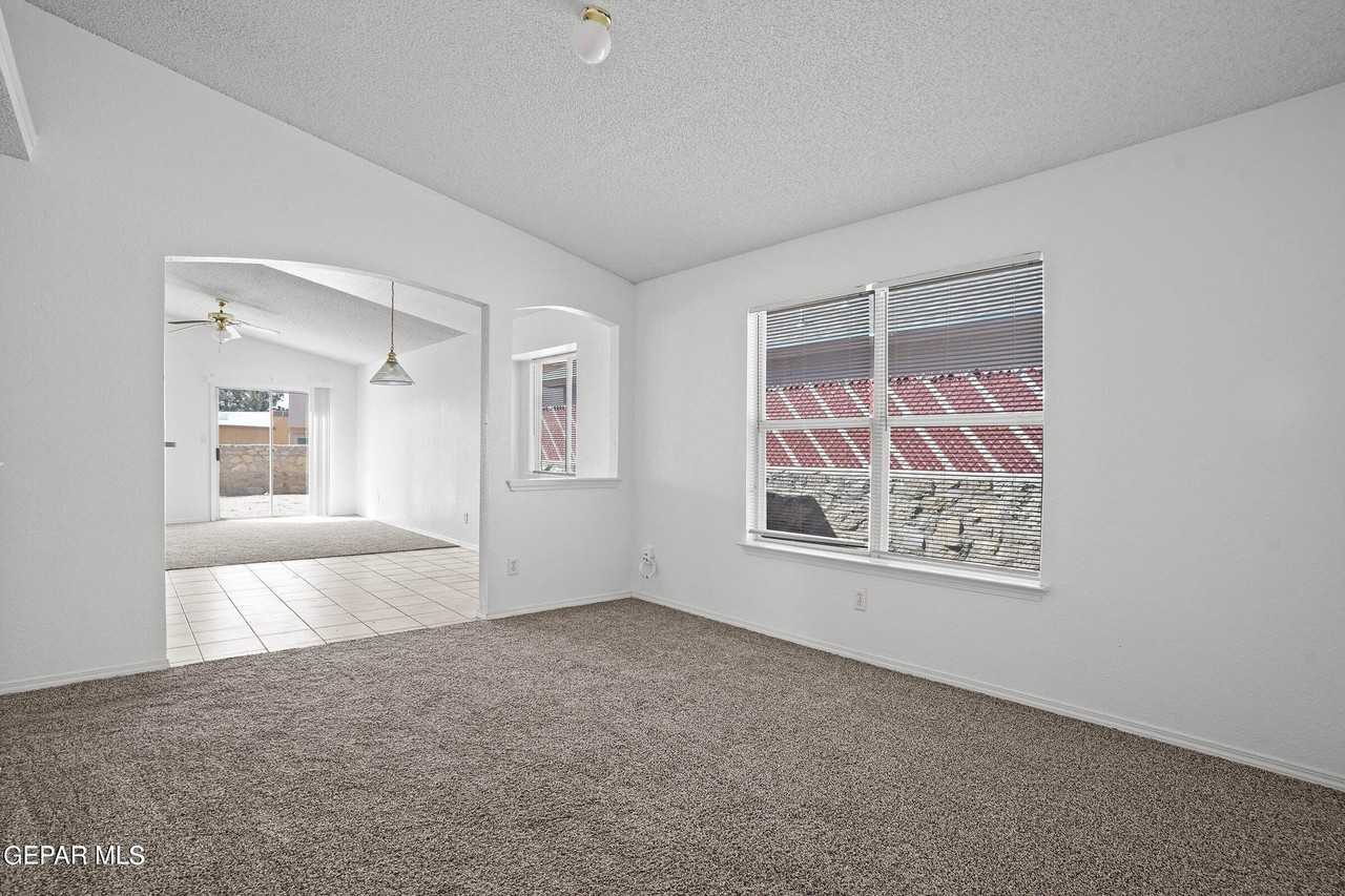 12248 Via Granada Dr - Photo 5 of 27