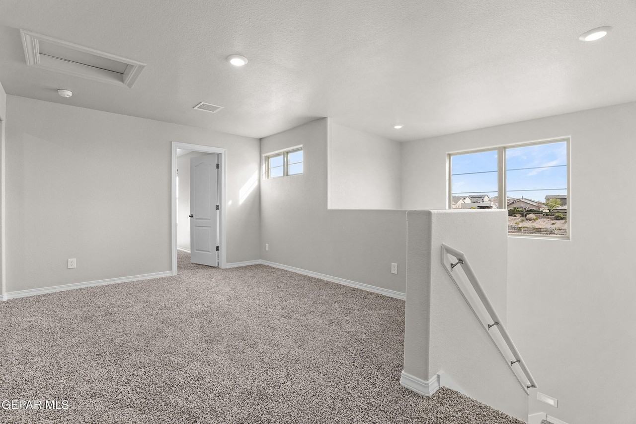 7437 Schweitz Ct - Photo 5 of 35