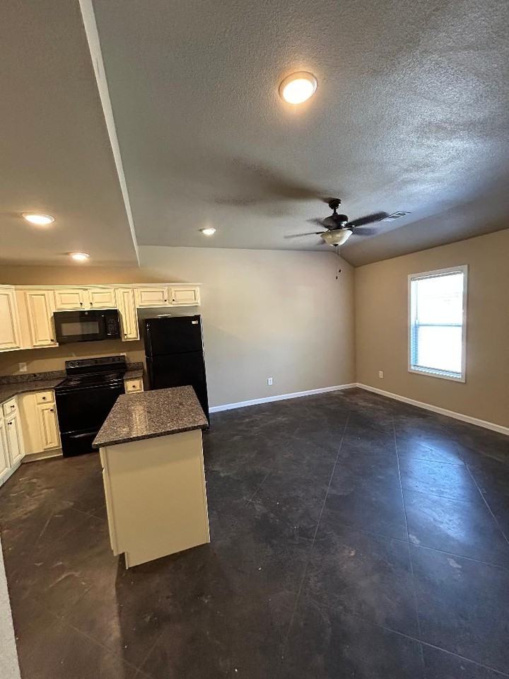 1030 W Monroe Ave #C - Photo 3 of 8