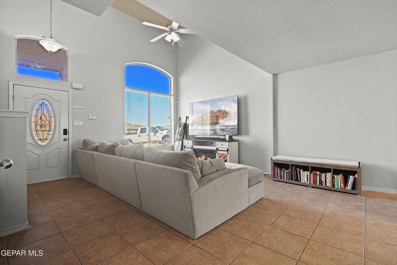 12000 Prairie Ridge St - Photo 5 of 33