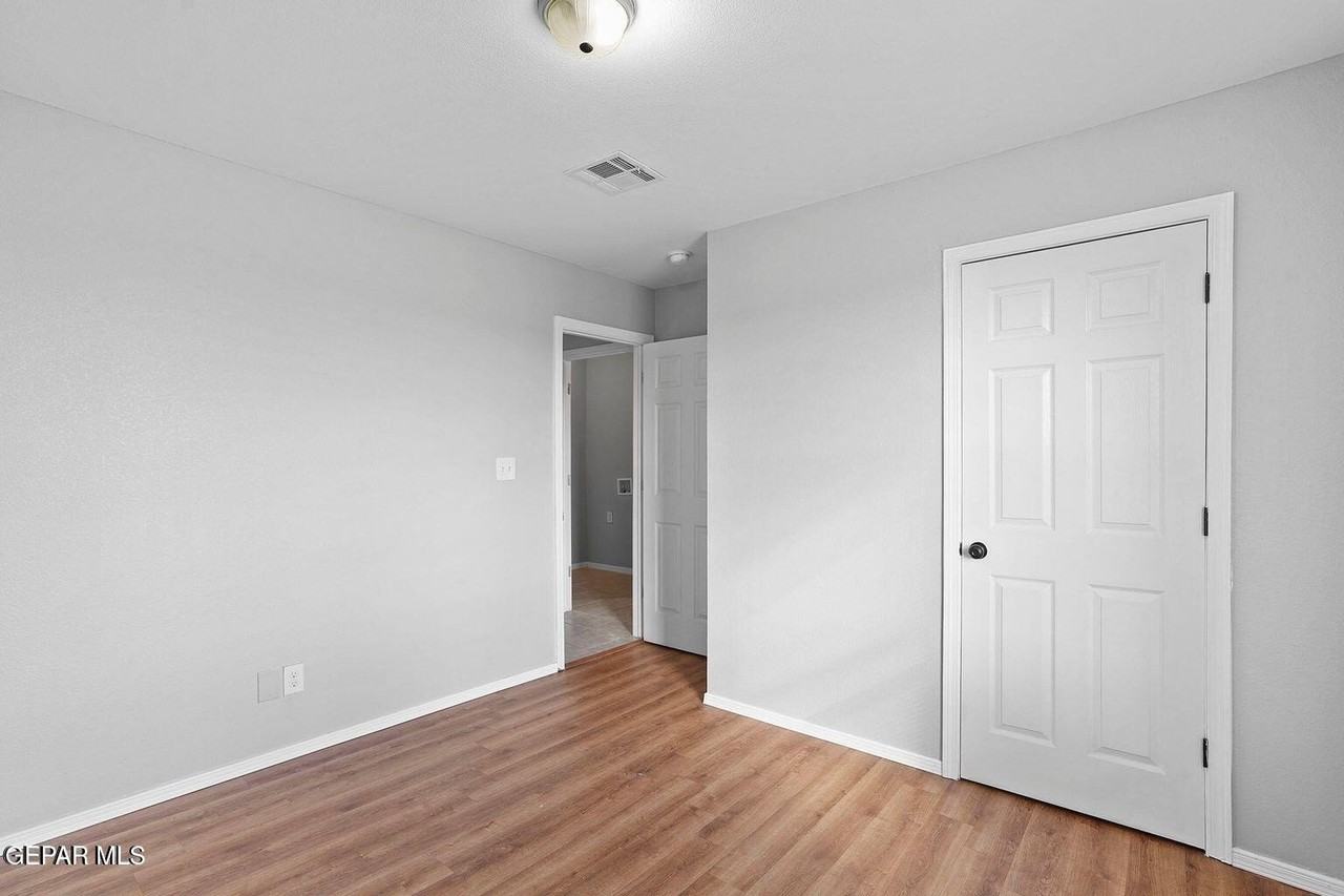 6325 Geiger Ave Unit B - Photo 4 of 20