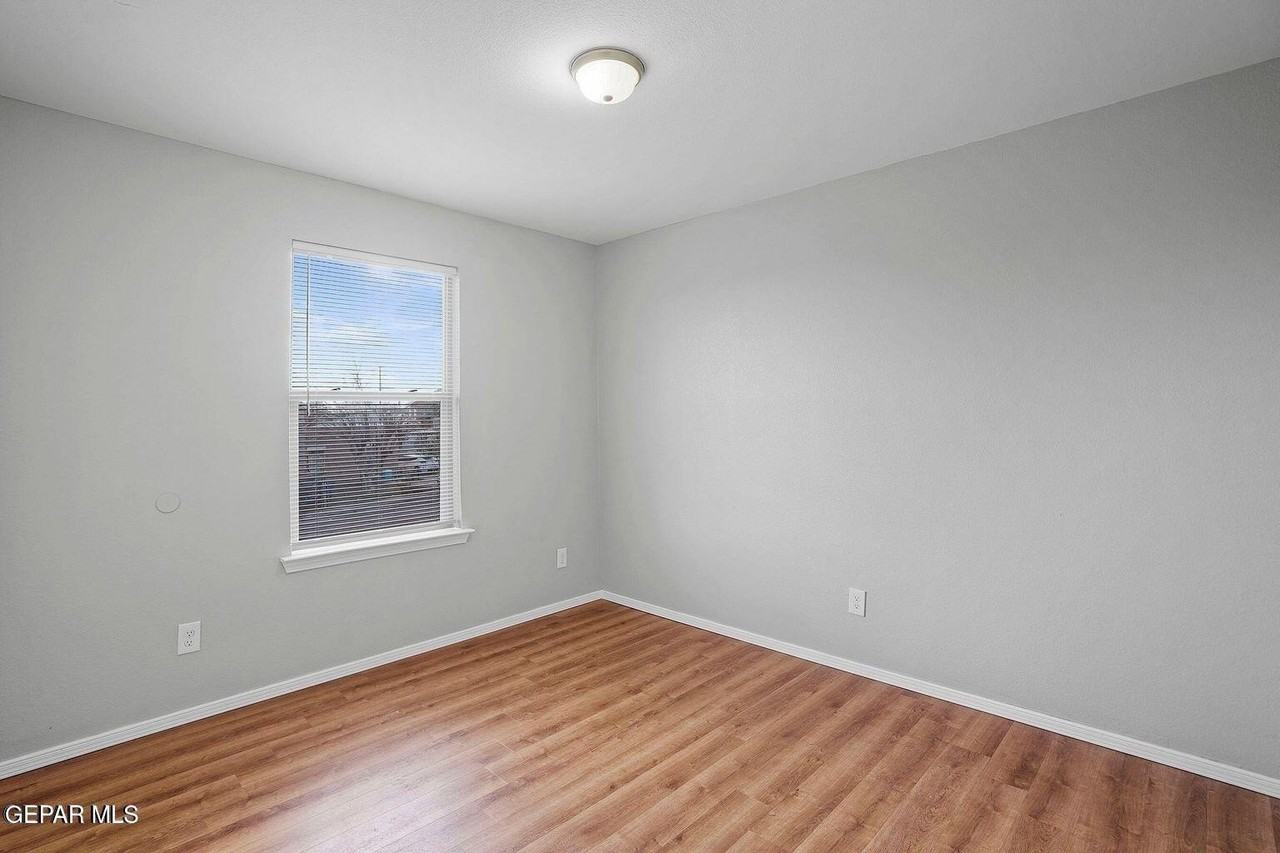 6325 Geiger Ave Unit B - Photo 5 of 20