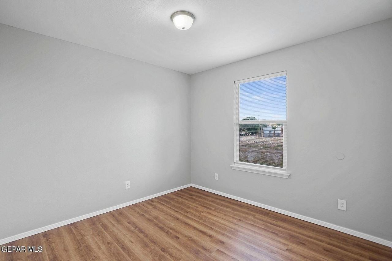 6325 Geiger Ave Unit B - Photo 7 of 20