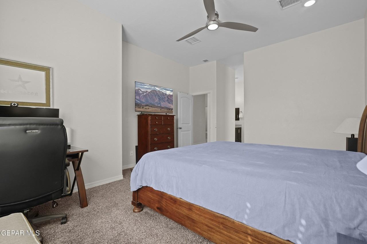 3729 Surmise St - Photo 7 of 33