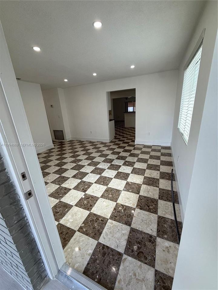 7314 Southwest 22nd Street - Photo 7 of 14