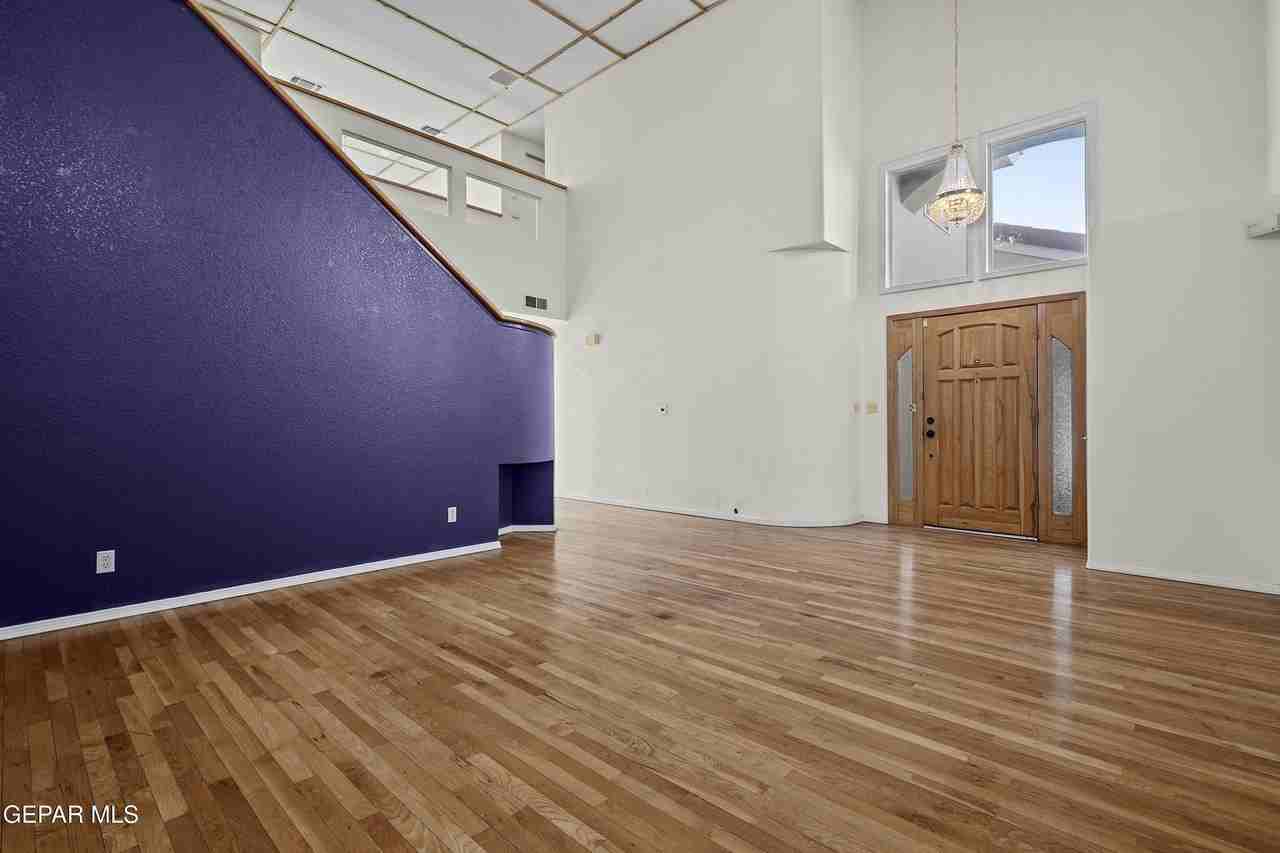 624 Skydale Dr - Photo 5 of 35