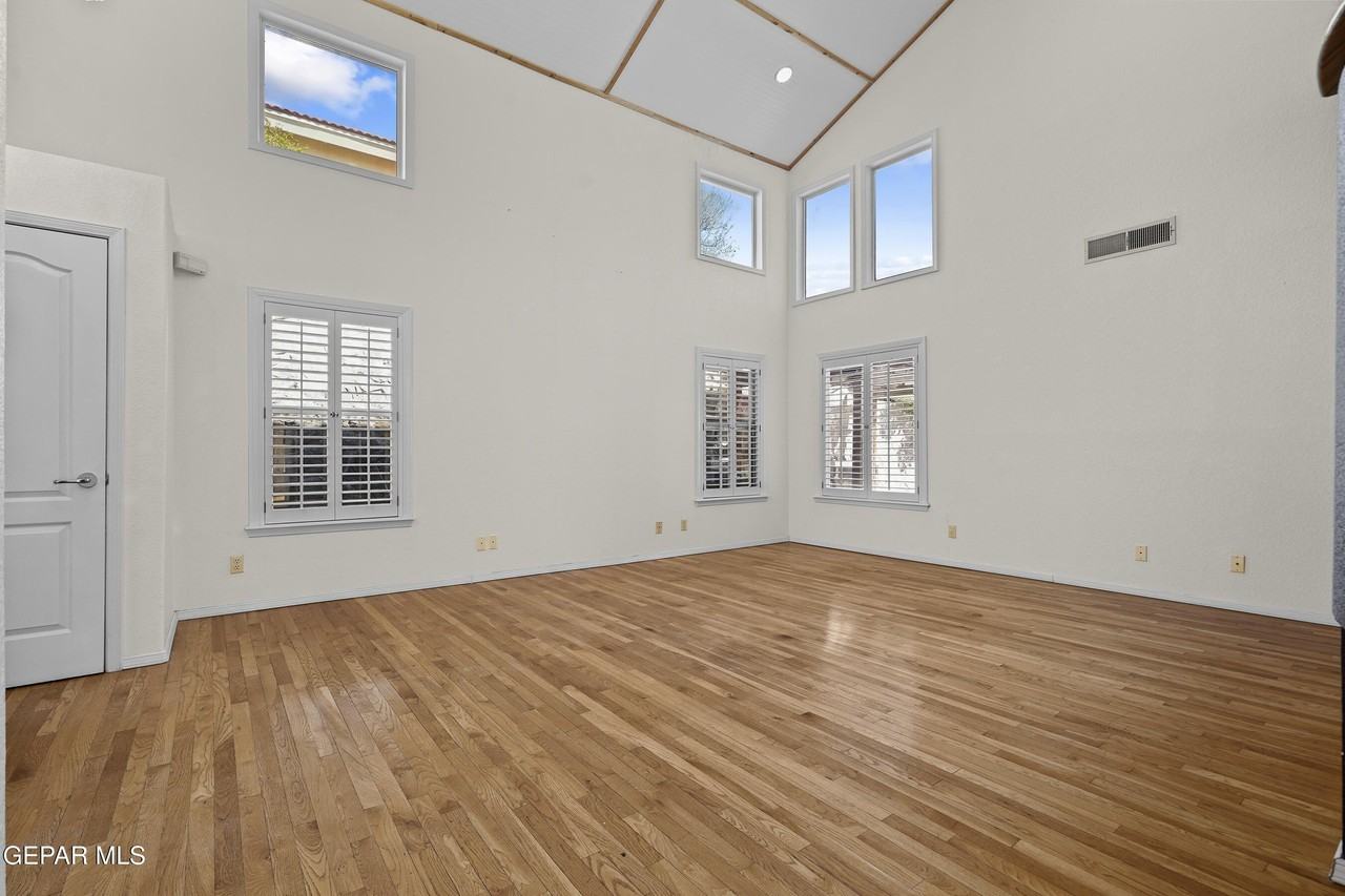 624 Skydale Dr - Photo 6 of 35