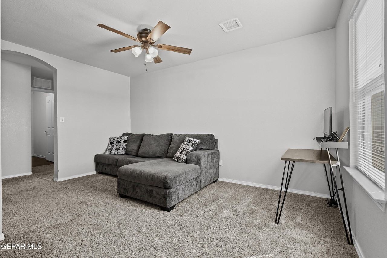 13514 Bradford St - Photo 5 of 32