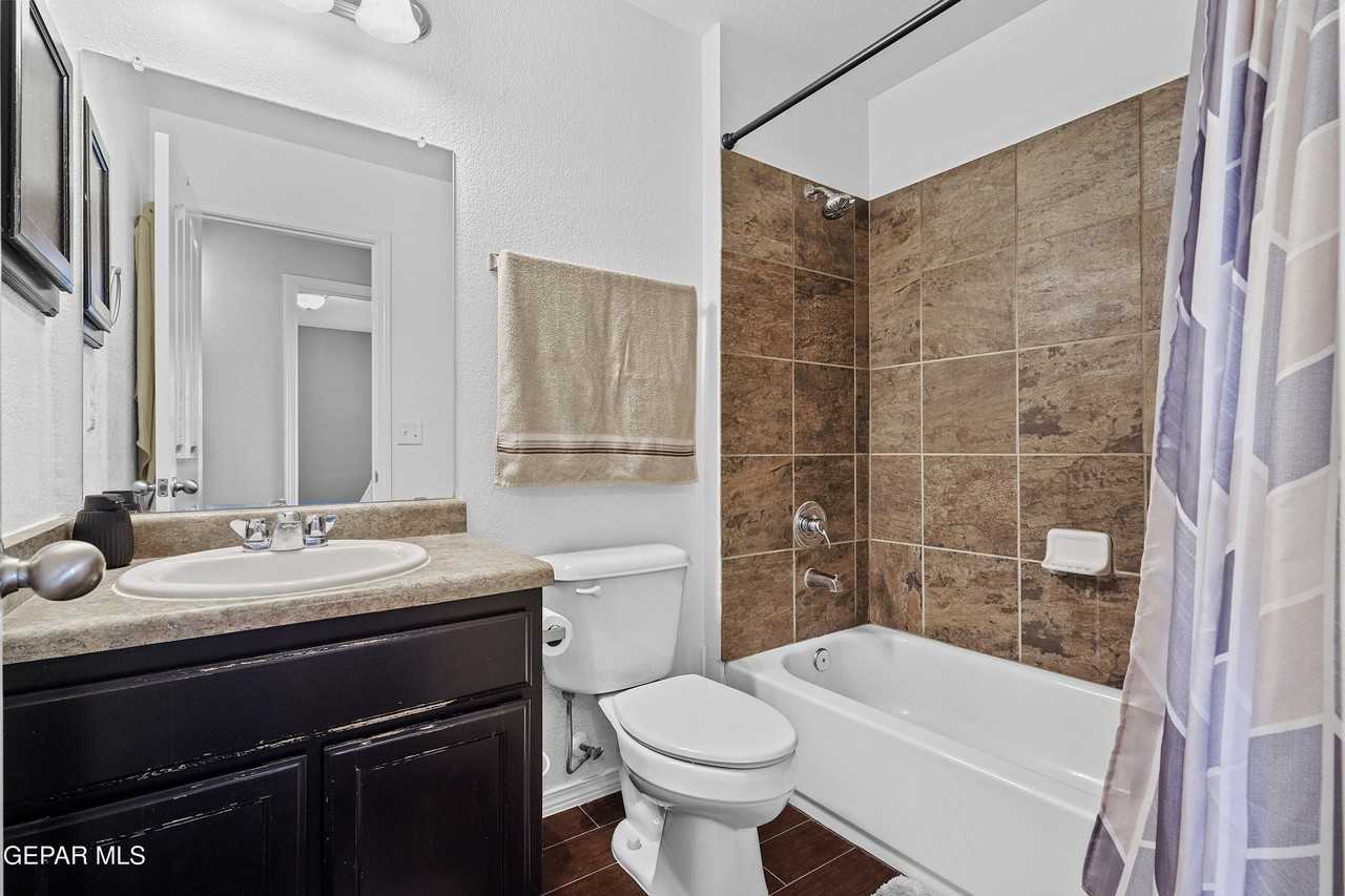 13514 Bradford St - Photo 7 of 32