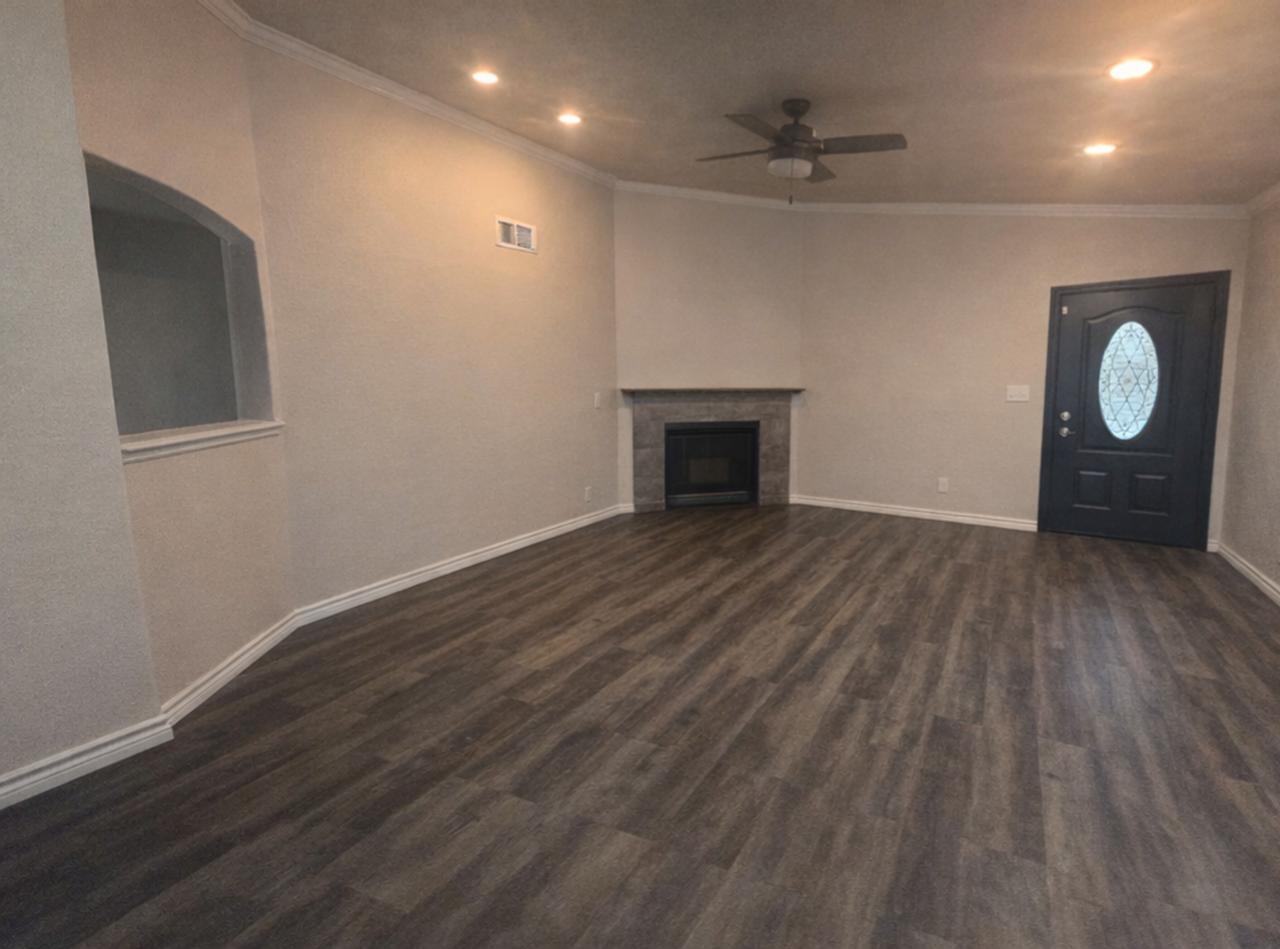 2307 Lago Trl - Photo 2 of 14