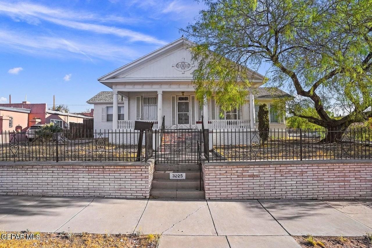 3225 Fort Blvd Apt 1 - Photo 2 of 39