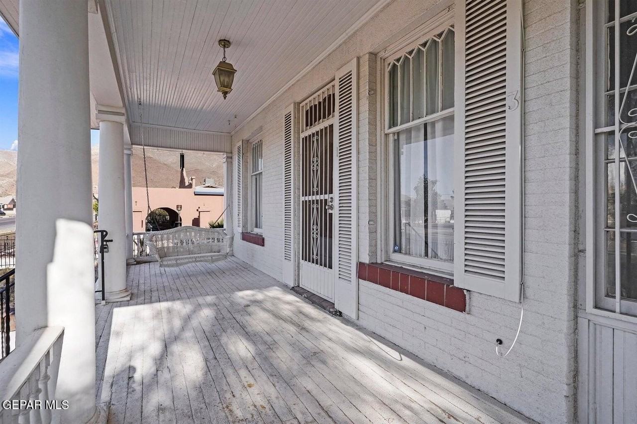 3225 Fort Blvd Apt 1 - Photo 4 of 39