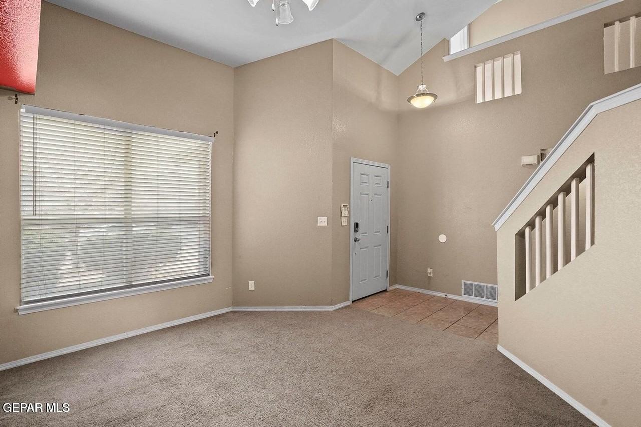 14205 Spanish Point Dr - Photo 2 of 21