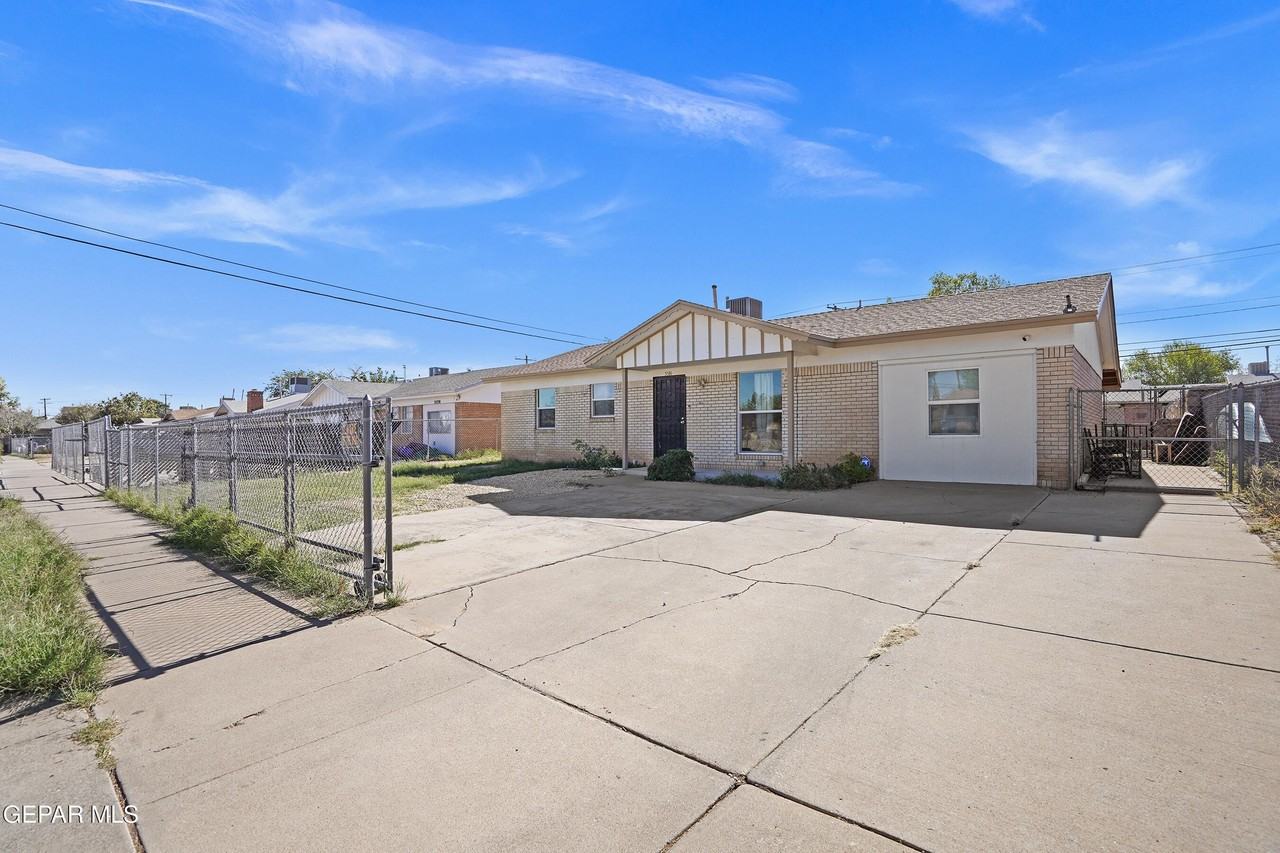 5516 Fairbanks Dr - Photo 3 of 28