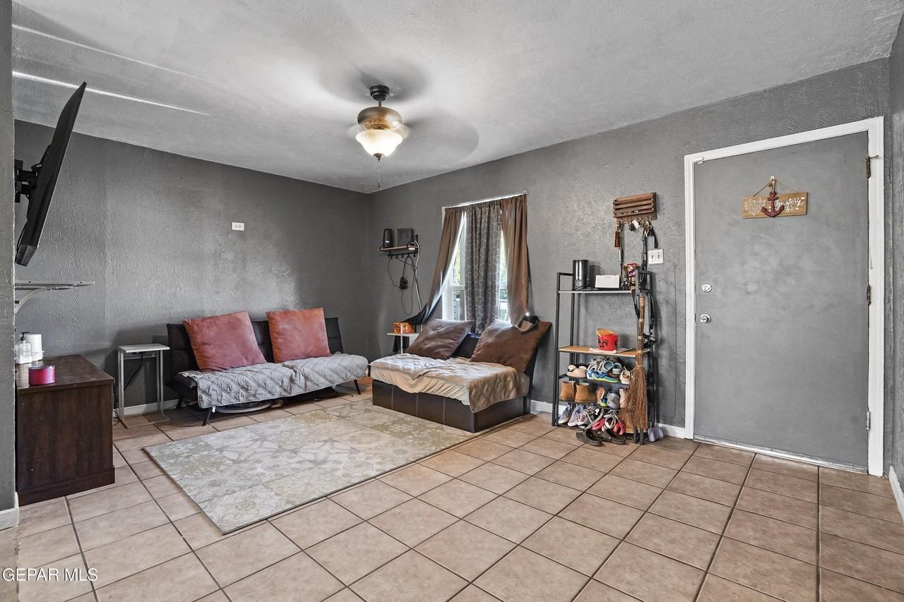 5516 Fairbanks Dr - Photo 4 of 28