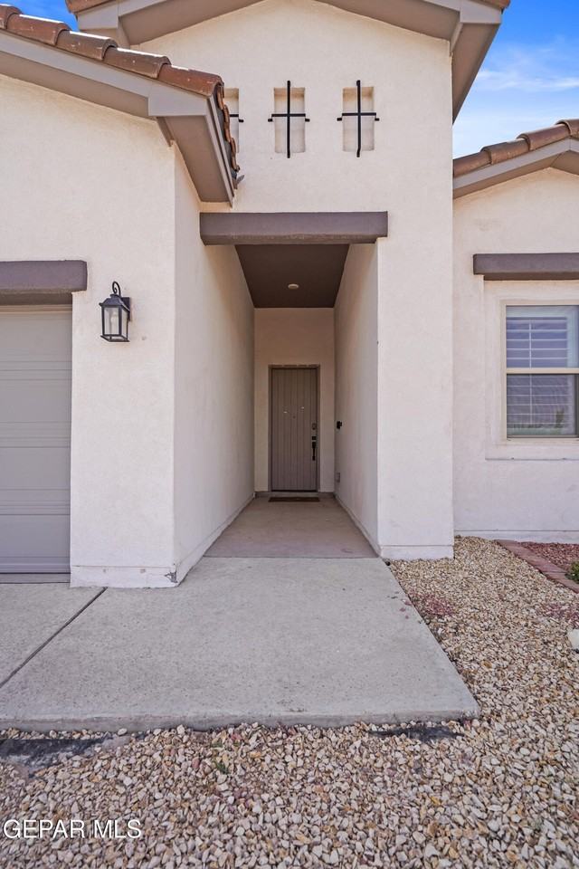 12646 Amesbury Ave - Photo 4 of 31