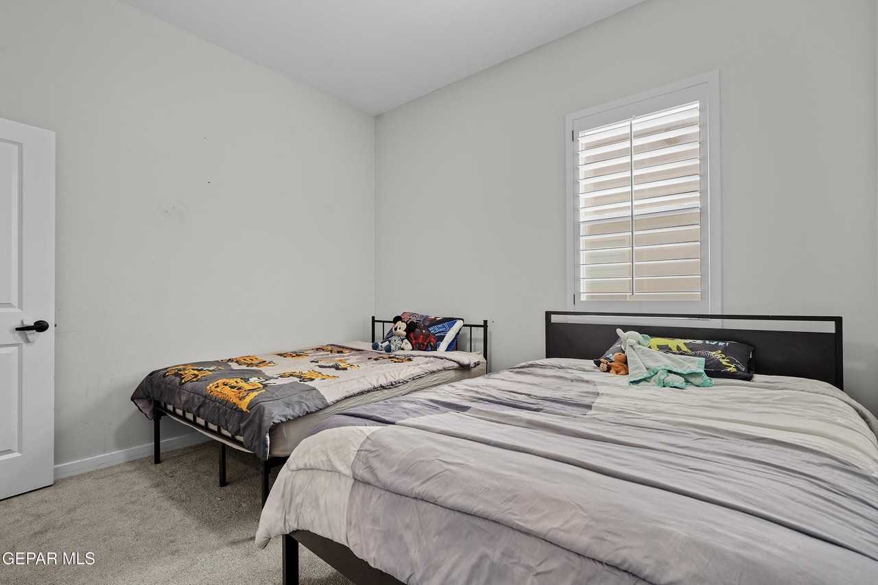 12646 Amesbury Ave - Photo 6 of 31