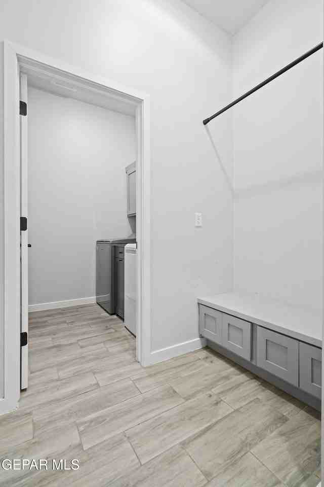 12646 Amesbury Ave - Photo 7 of 31