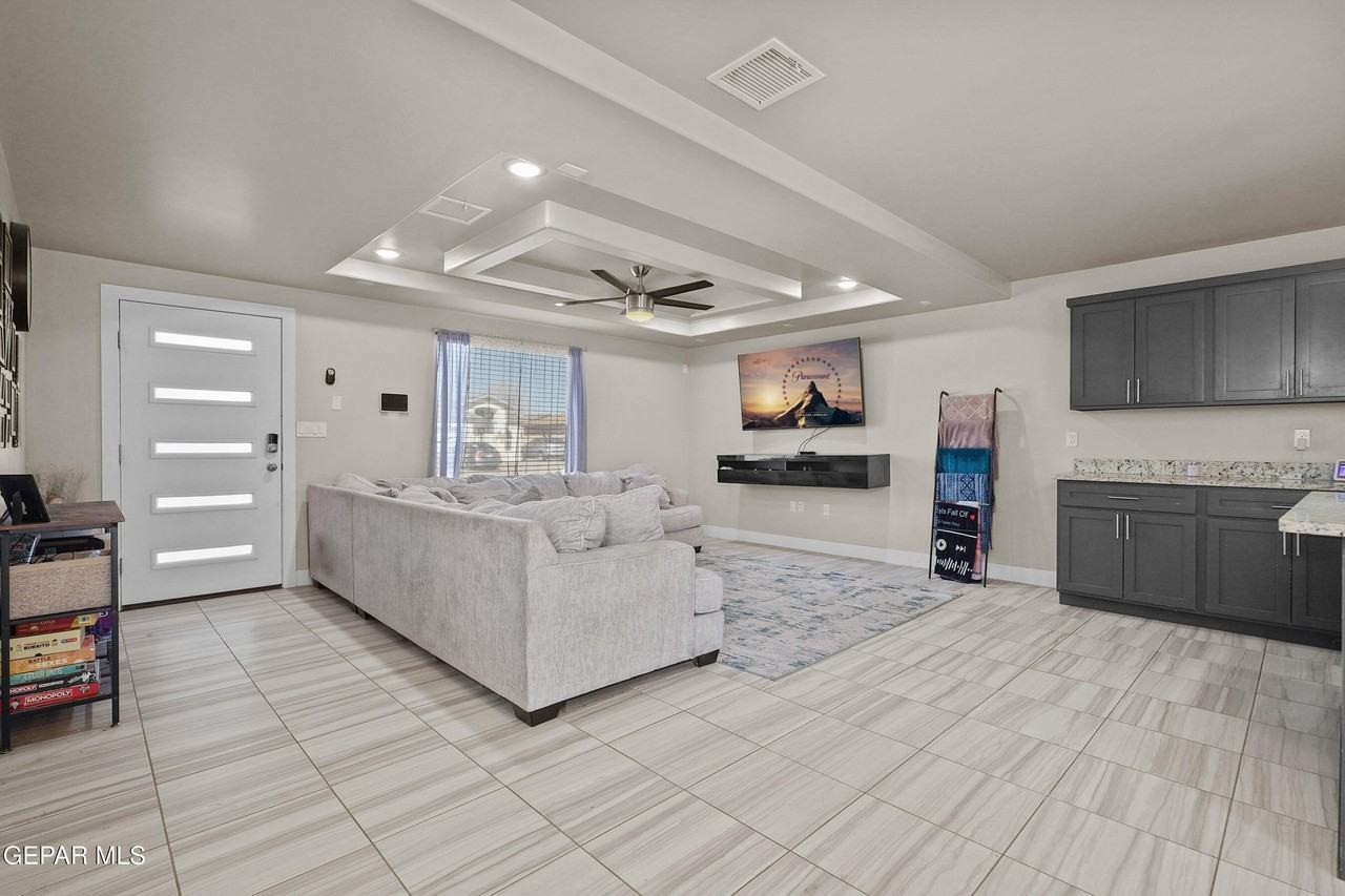 14724 Mountain Breeze Ave - Photo 6 of 32