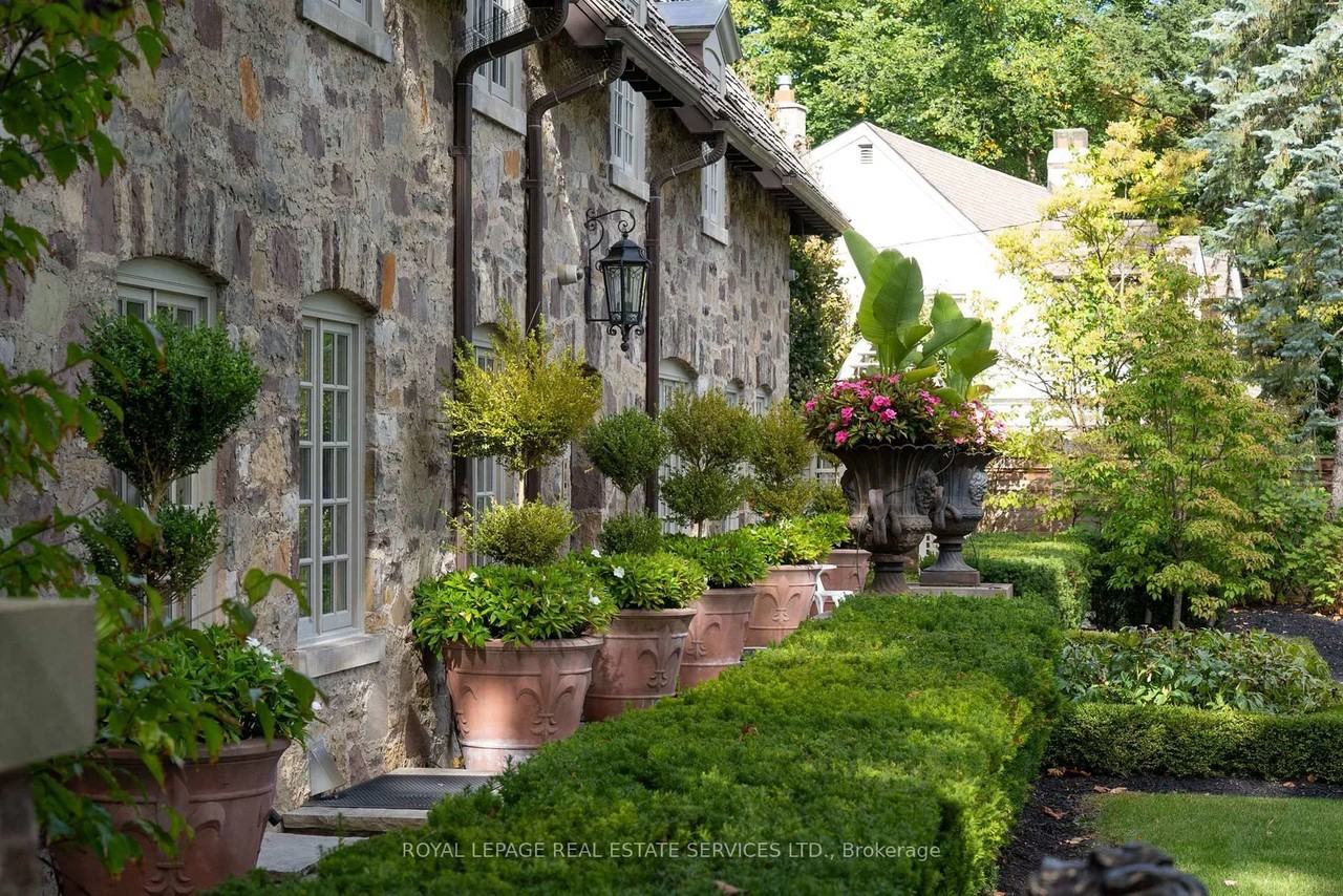 108 Sandringham Drive - Photo 2 of 45