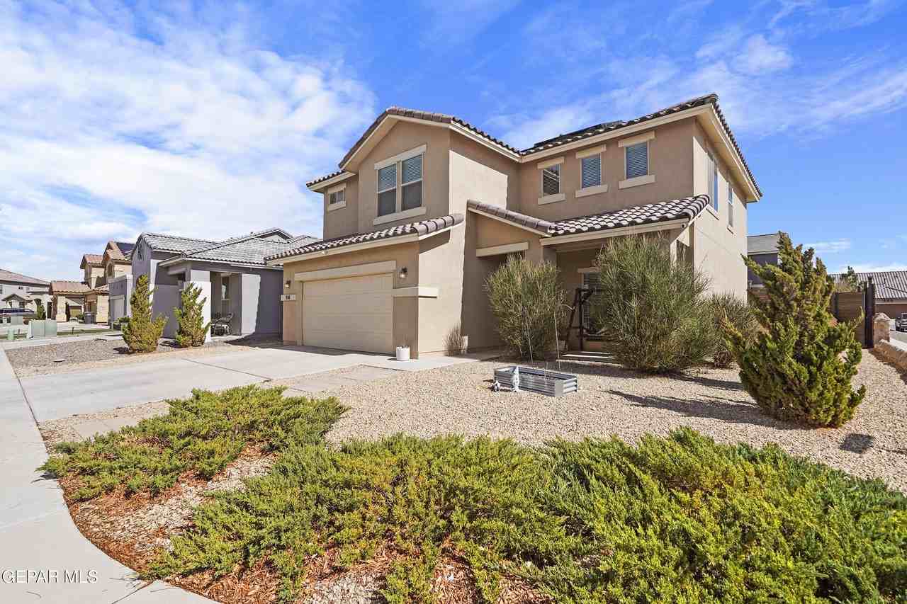 956 Clapham St - Photo 3 of 34