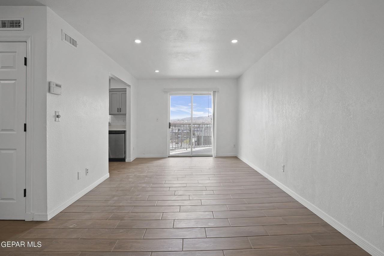 604 Upson Dr - Photo 5 of 18