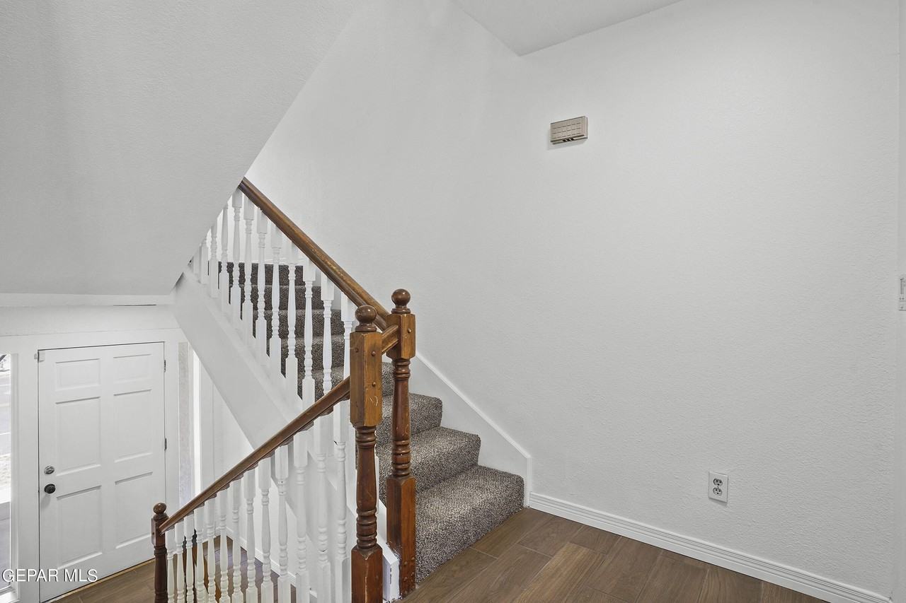 604 Upson Dr - Photo 7 of 18