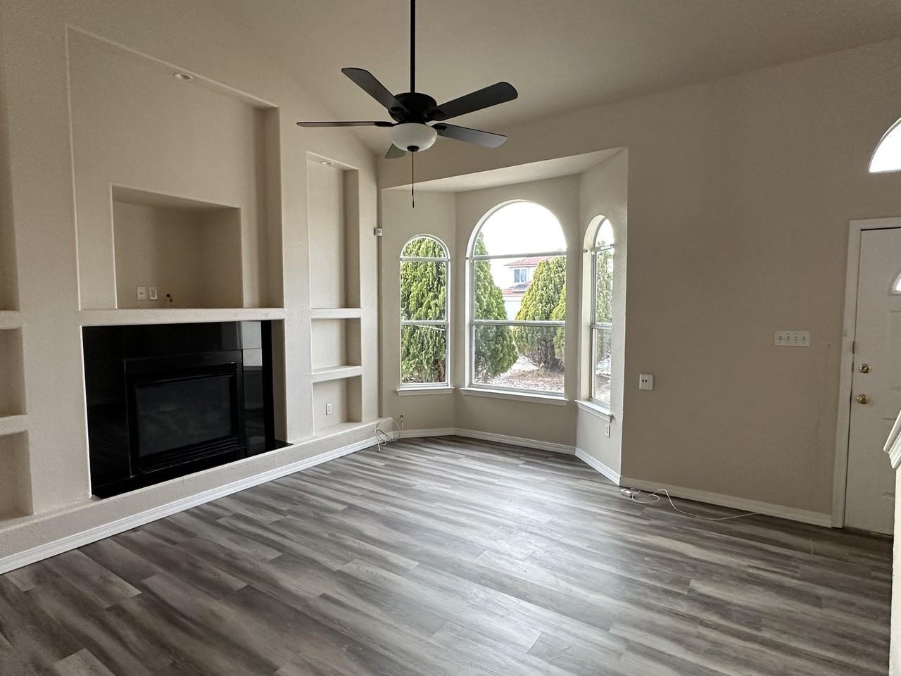 760 Desert Ash Dr - Photo 2 of 19