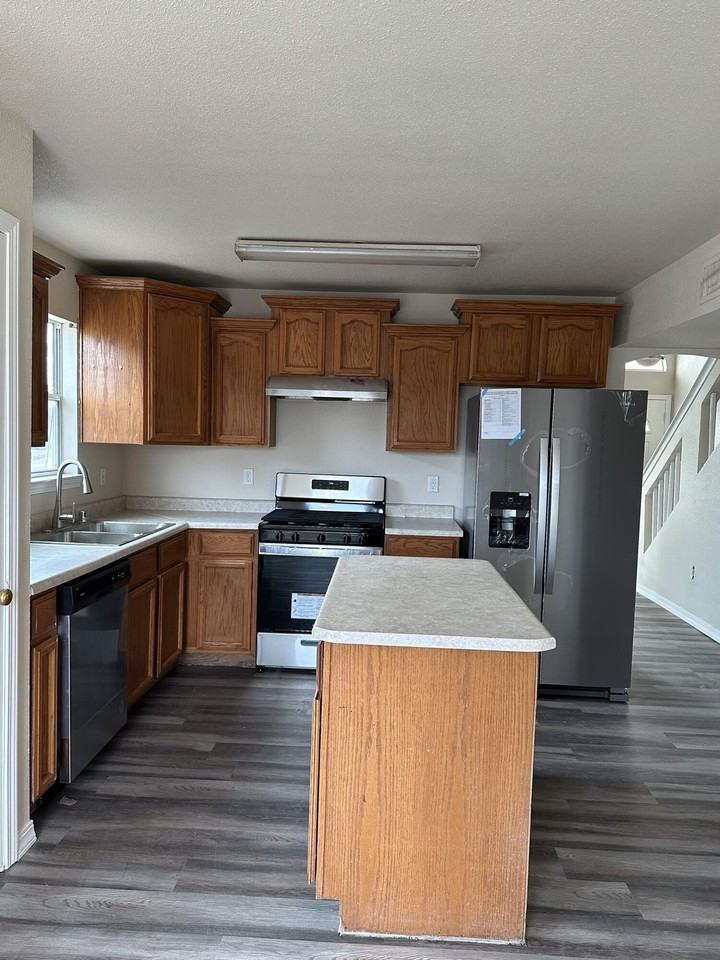 760 Desert Ash Dr - Photo 7 of 19